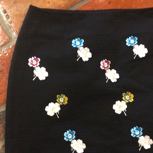 Anthro HD In Paris Campanula Black Silk Blend Floral Embroidered mini skirt sz2 - Picture 4 of 11